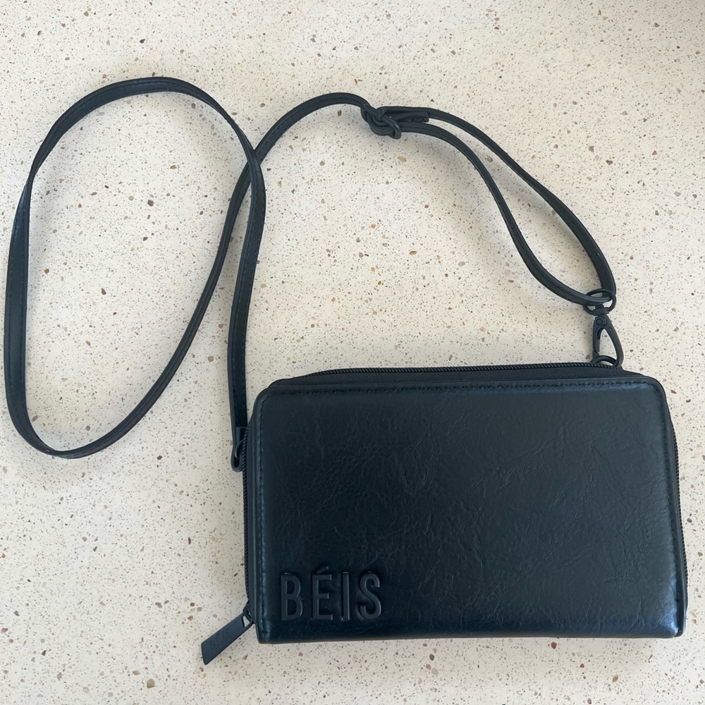 Beis Travel Wallet